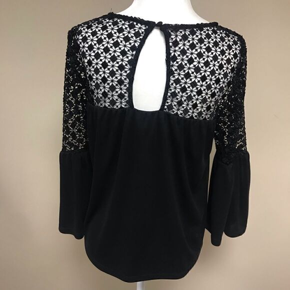 White House Black Market open lace top. Size XS - Picture 4 of 5